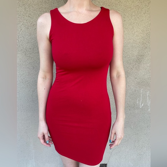 Tight red dress - Picture 3 of 3